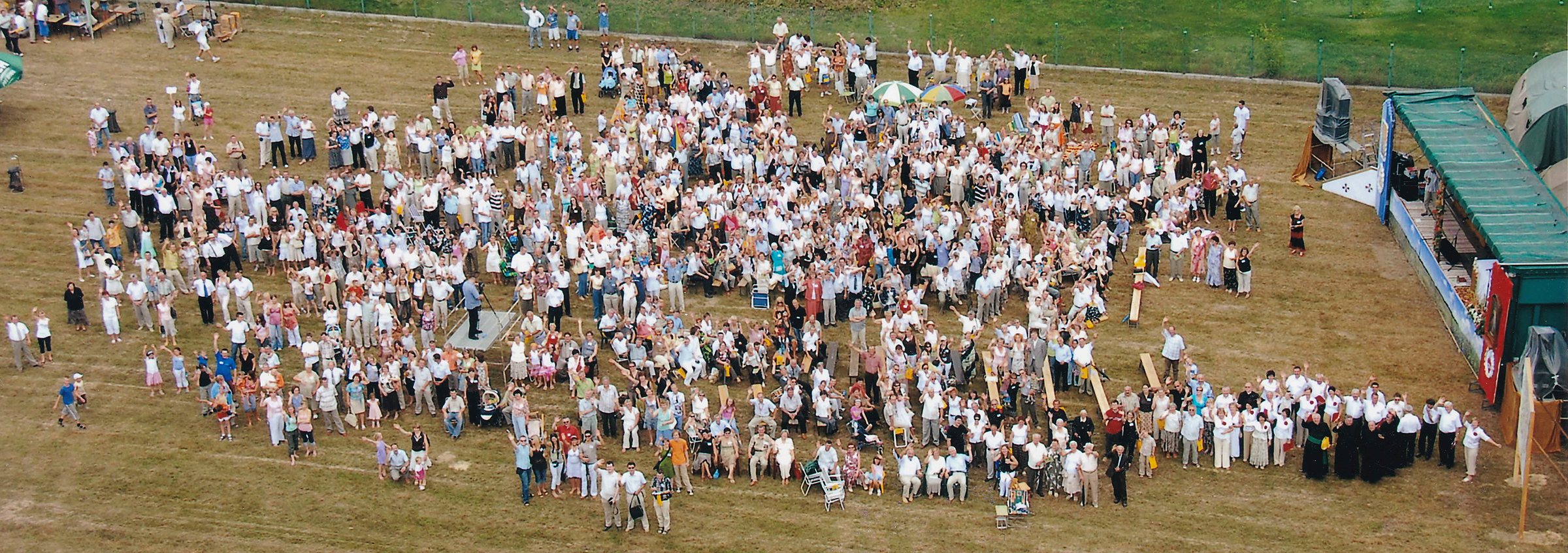 Group photograph of those taking part in the First Jasiński Family Reunion, Jasionka, 21 July 2007